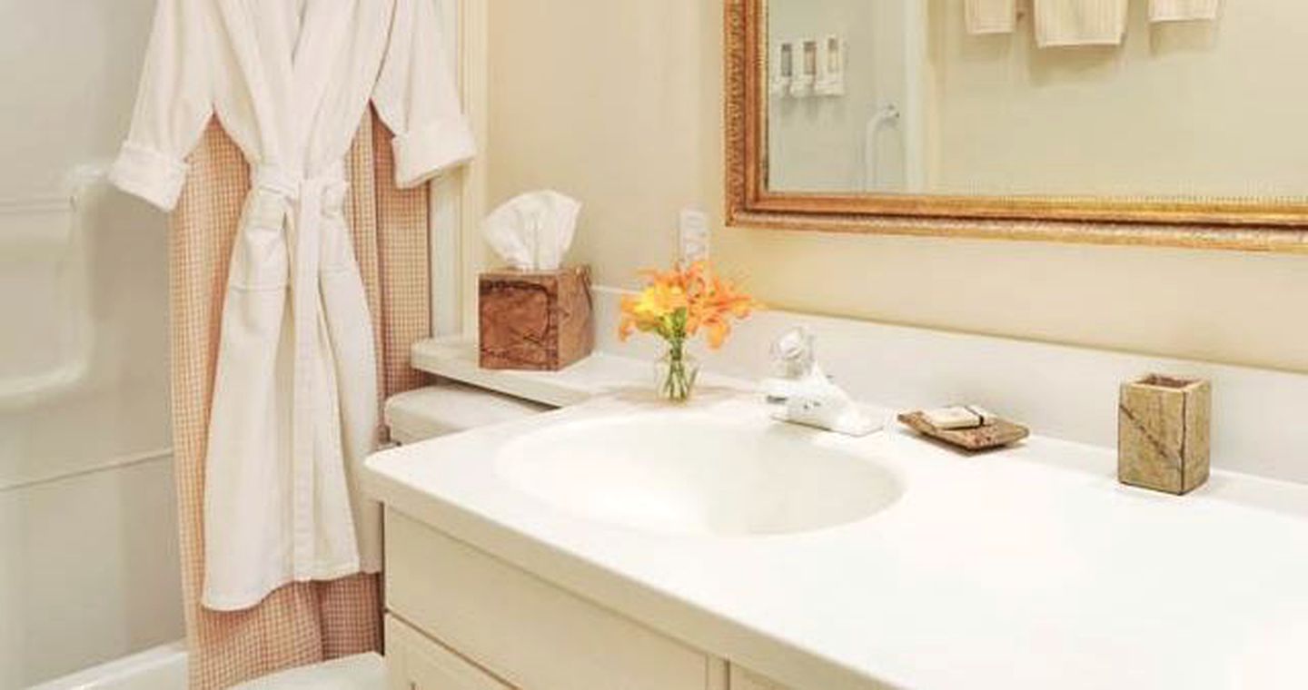 Wonderful Getaway Rental in Refurbished Barn by a Shimmering Lake in Canandaigua, New York