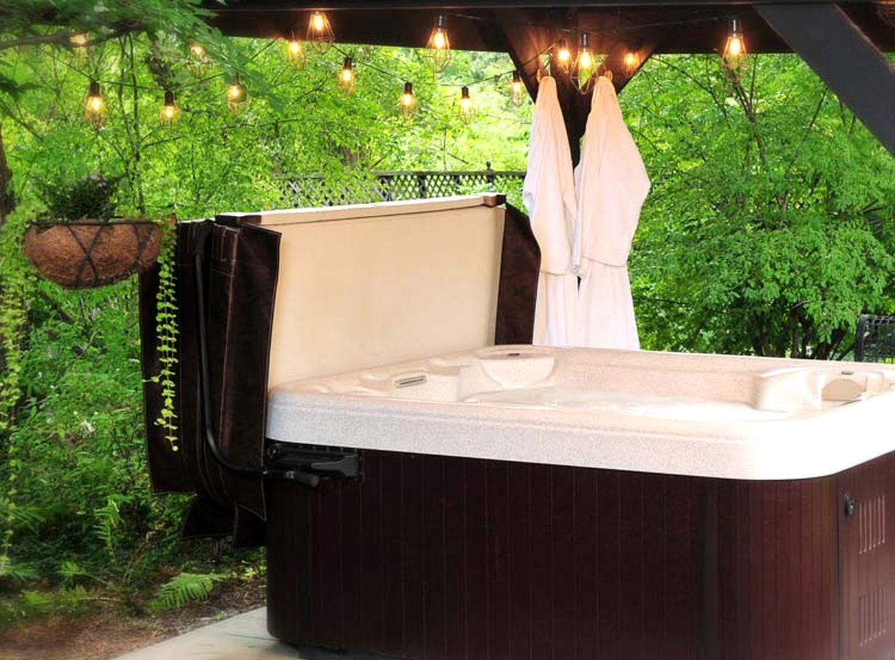 Wonderful Getaway Rental in Refurbished Barn by a Shimmering Lake in Canandaigua, New York