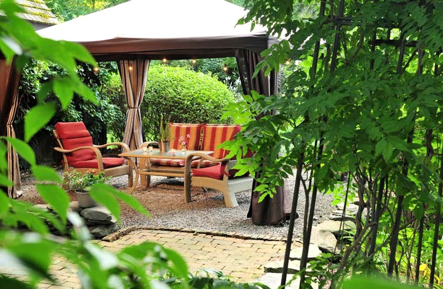 Wonderful Getaway Rental in Refurbished Barn by a Shimmering Lake in Canandaigua, New York