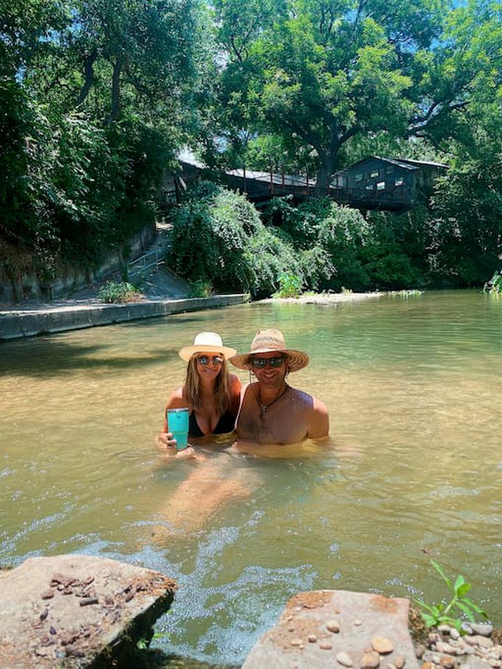 Memorable Family Getaway: Safari Tent Glamping in Cibolo, TX