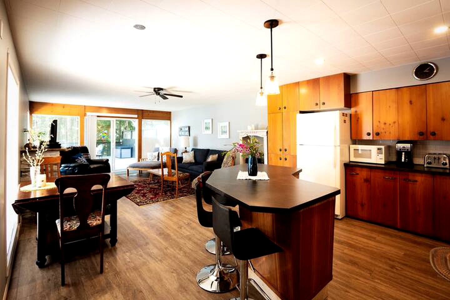 Gorgeous British Columbia Holiday Cabin with a Hot Tub