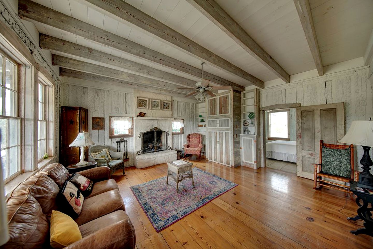 1800's Antique Log Cabin with Modern Amenities near Fredericksburg and Kerrville, Texas