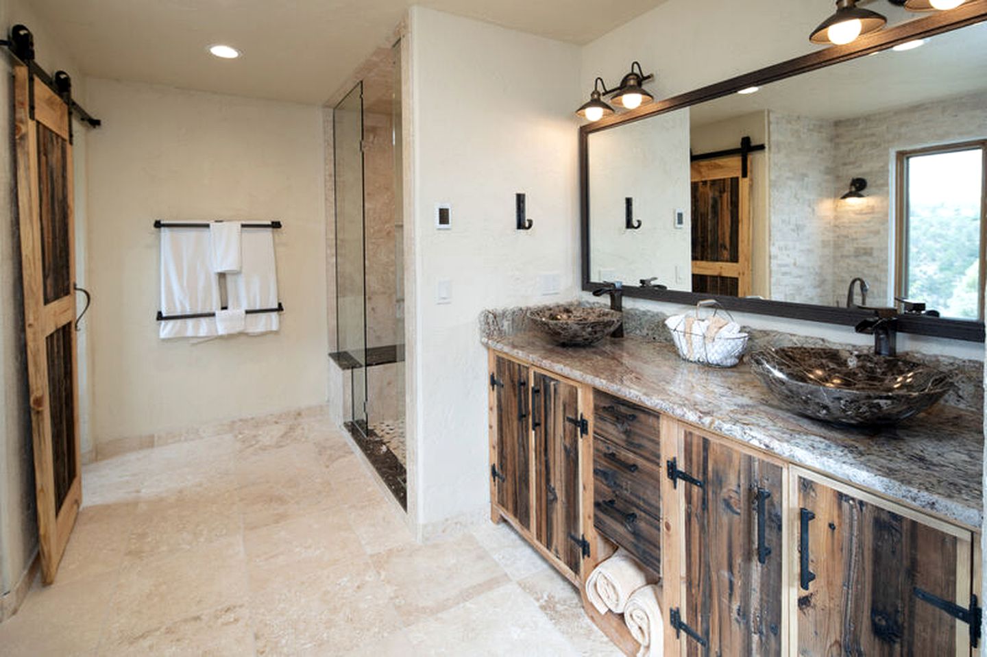 Luxury Vacation Rental with a Fireplace and Views near McPhee Reservoir in Colorado