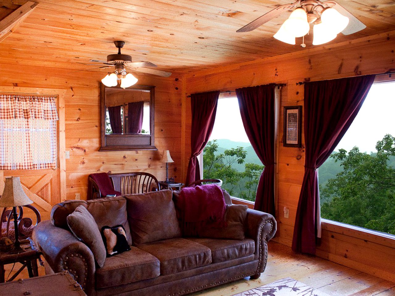 180 Degree Panoramic Mountain View!! Luxury Cabin, Cabins, Pigeon