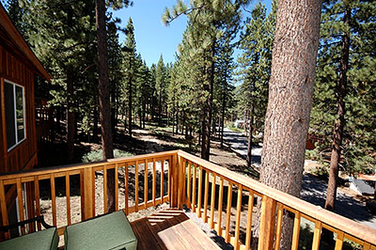 Cabins (South Lake Tahoe, California, United States)