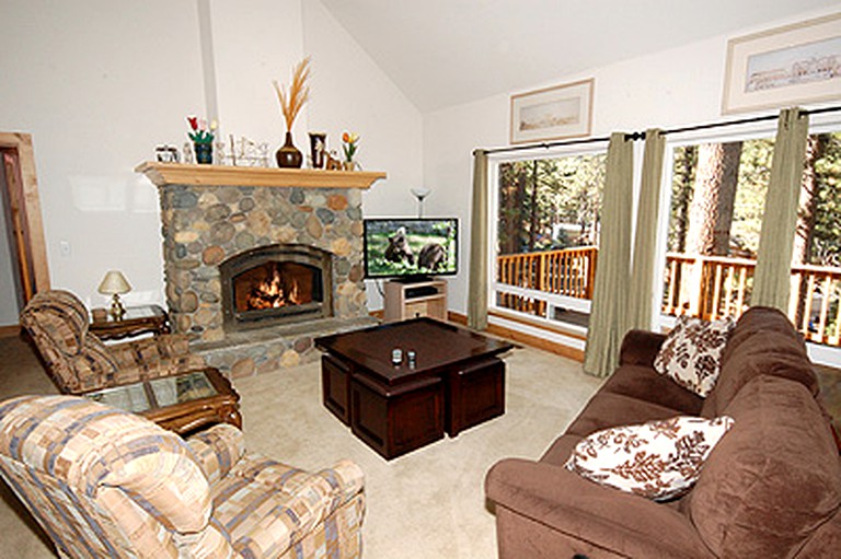 Cabins (South Lake Tahoe, California, United States)