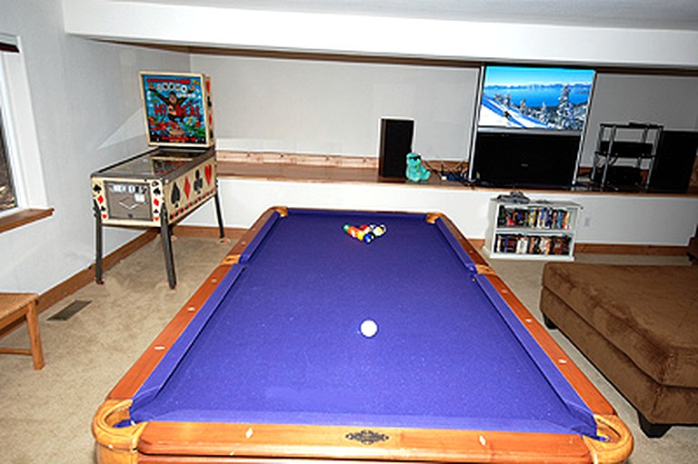 Cabins (South Lake Tahoe, California, United States)