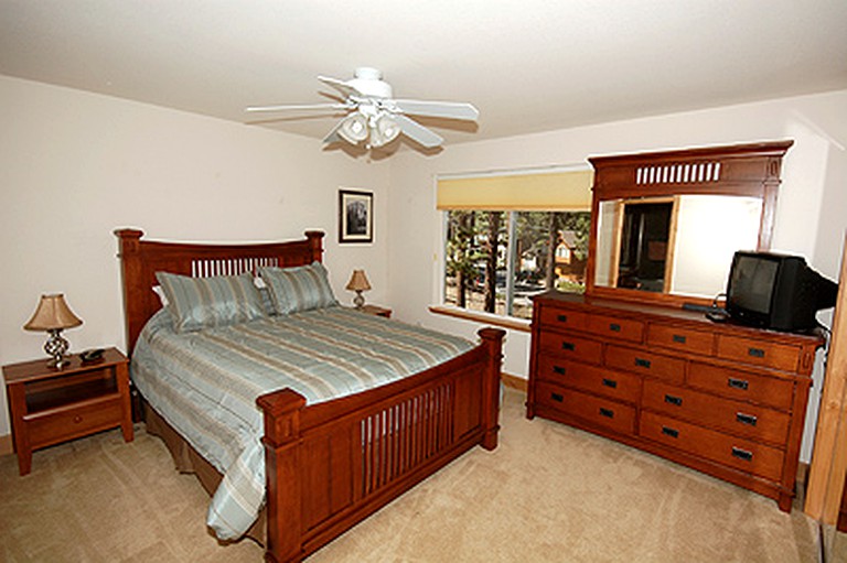 Cabins (South Lake Tahoe, California, United States)