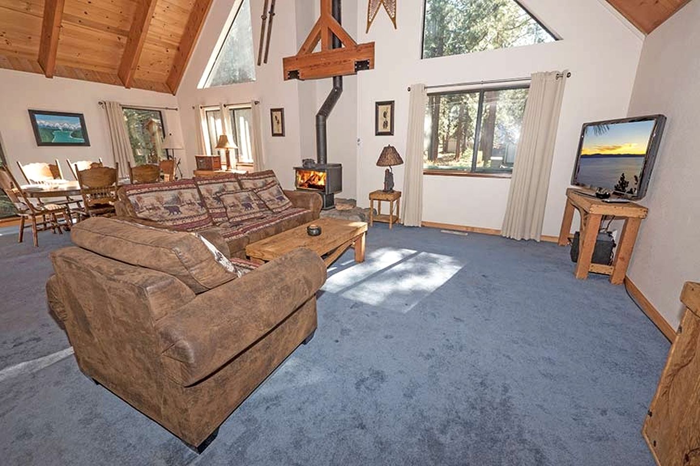 Cozy Dog-Friendly Family Cabin with Pool Table and Deck in South Lake Tahoe, California
