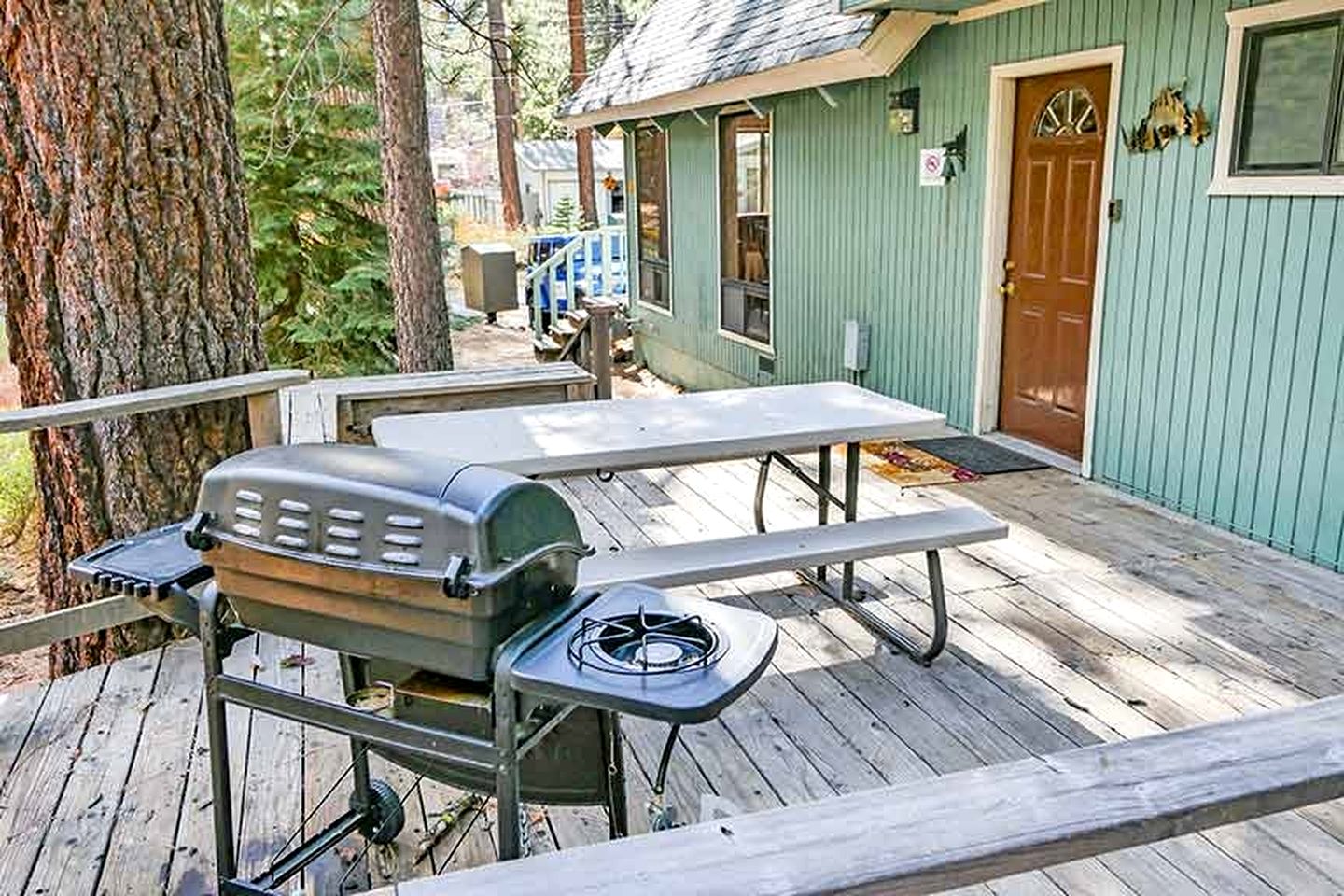 Cozy Dog-Friendly Family Cabin with Pool Table and Deck in South Lake Tahoe, California