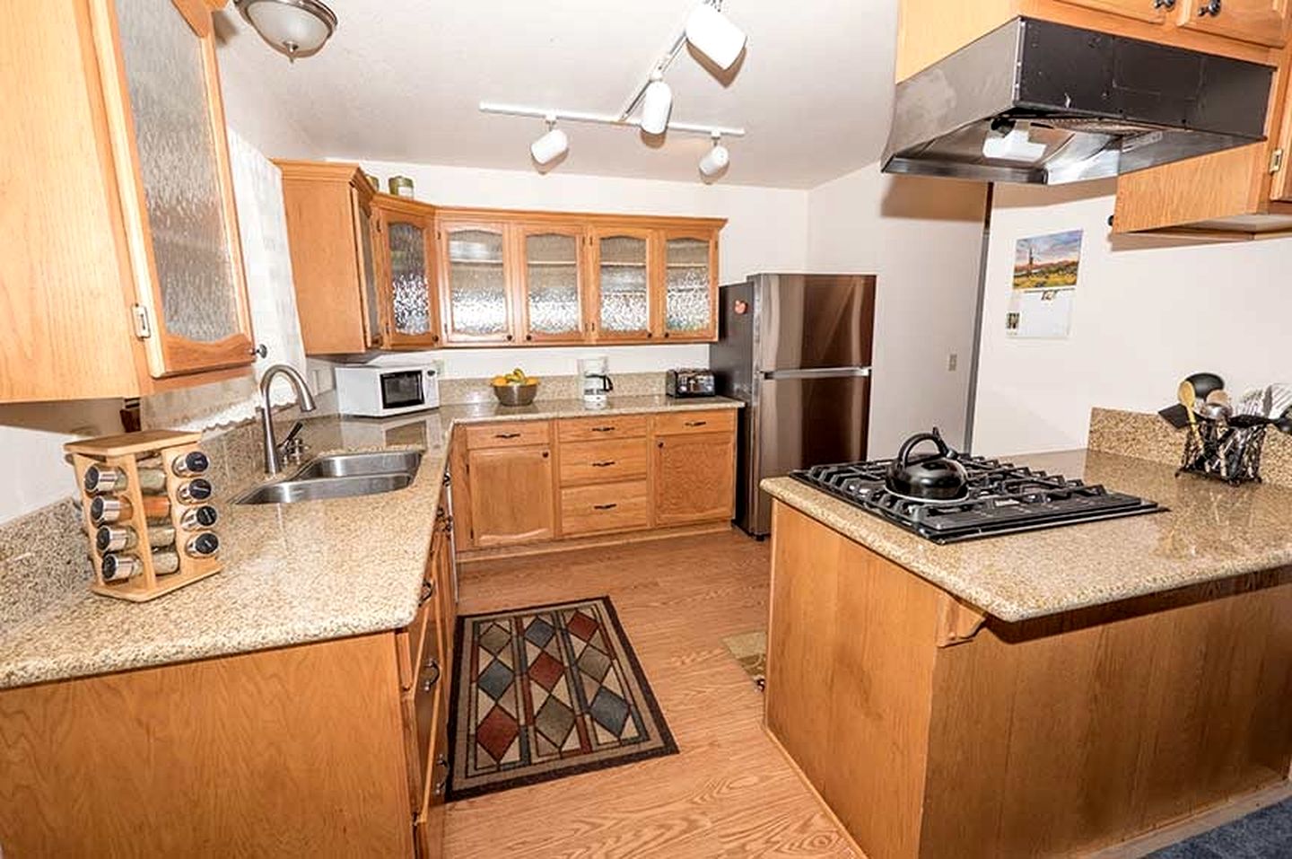 Cozy Dog-Friendly Family Cabin with Pool Table and Deck in South Lake Tahoe, California