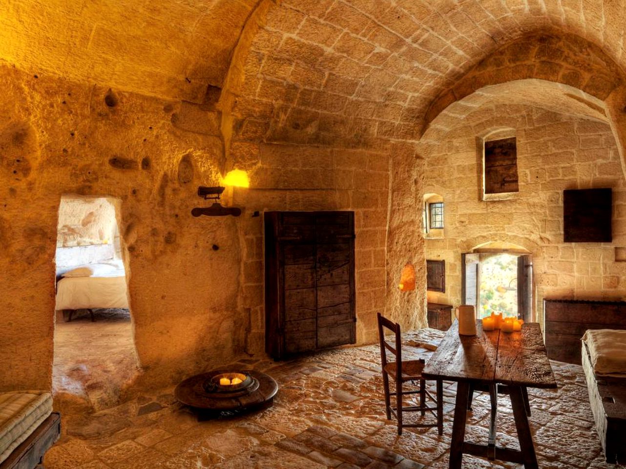 Spacious Luxury Cave Rental with Deluxe Bathtub in Matera, Southern Italy