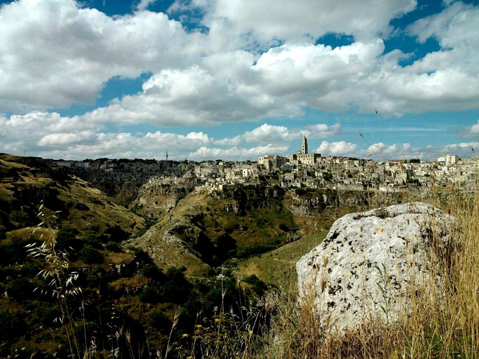 Spacious Luxury Cave Rental with Deluxe Bathtub in Matera, Southern Italy | Caves (Matera, Basilicata, Italy)