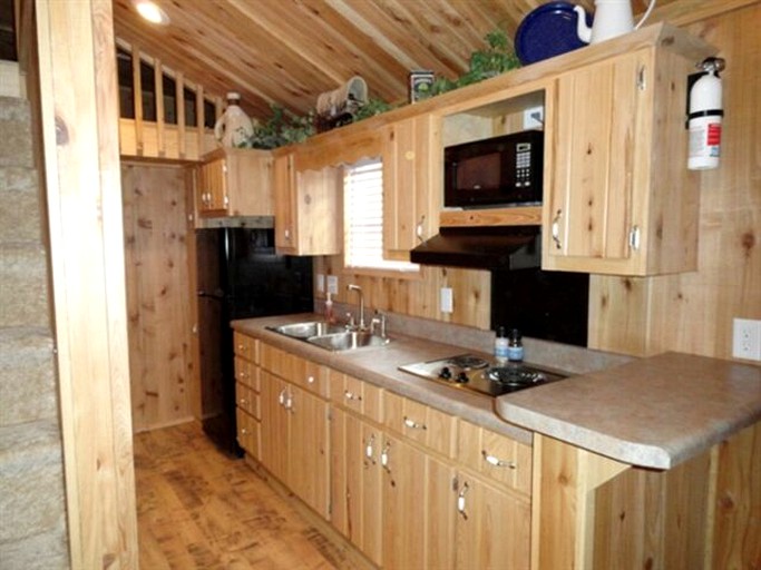 Warm Family Cabin for an Exciting Vacation in Northeastern Wyoming | Cabins (Sundance, Wyoming, United States of America)