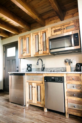 Cabins (Custer, South Dakota, United States of America)