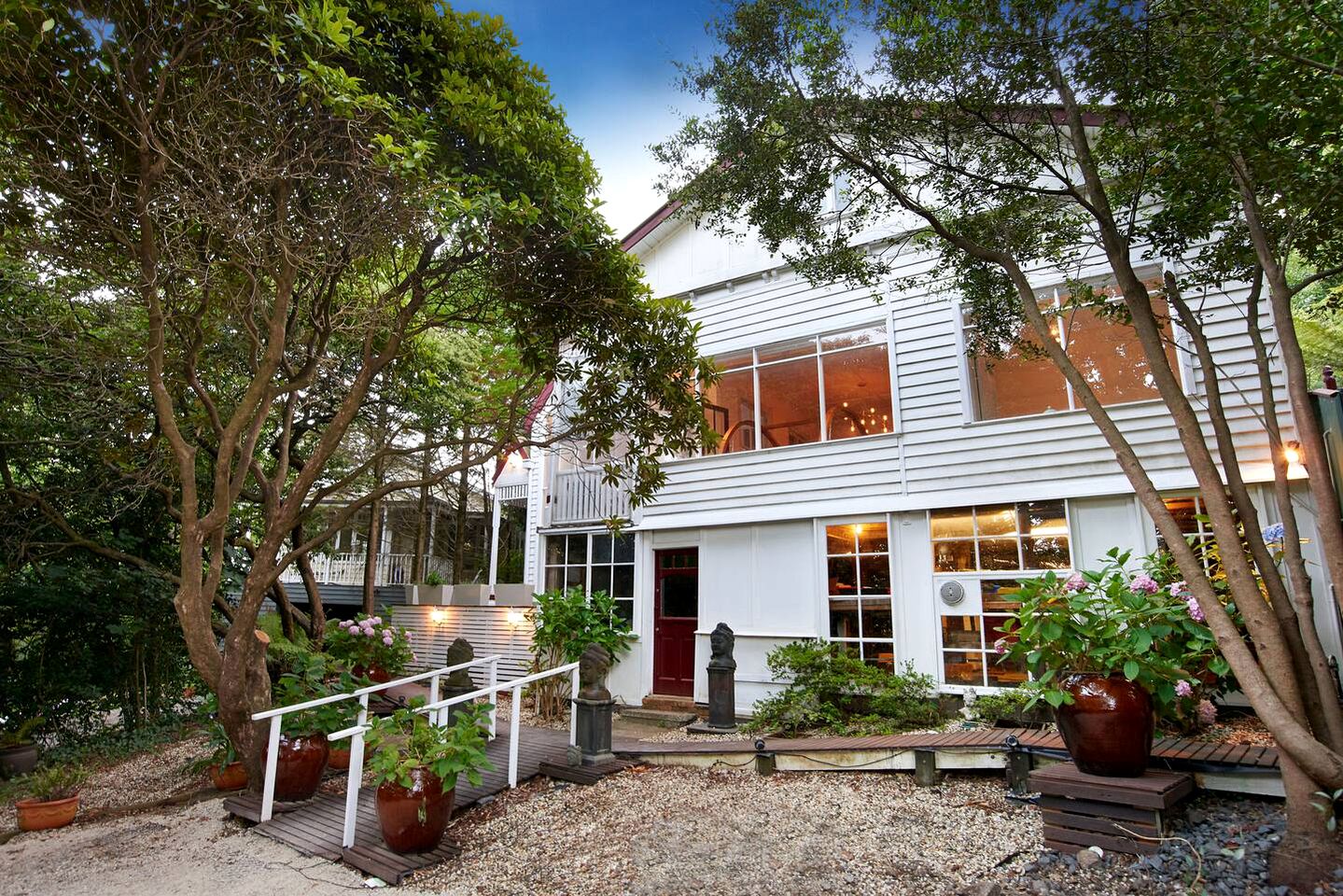 Luxurious Dandenong Ranges Accommodation Ideal for Weekend Getaways in Victoria