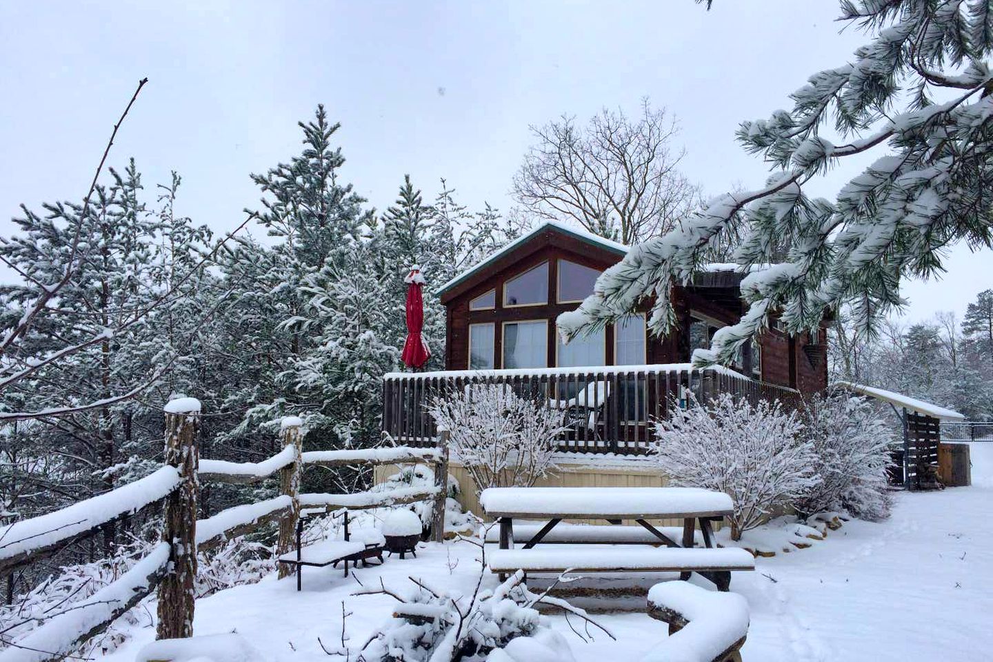 Rustic Newport Cabin with a Hot Tub Ideal for a Vacation in Tennessee