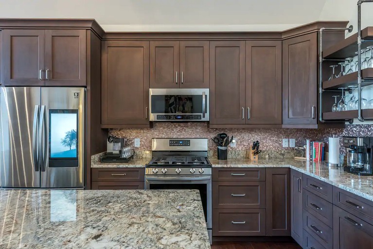 Cabins (Mars Hill, North Carolina, United States of America)