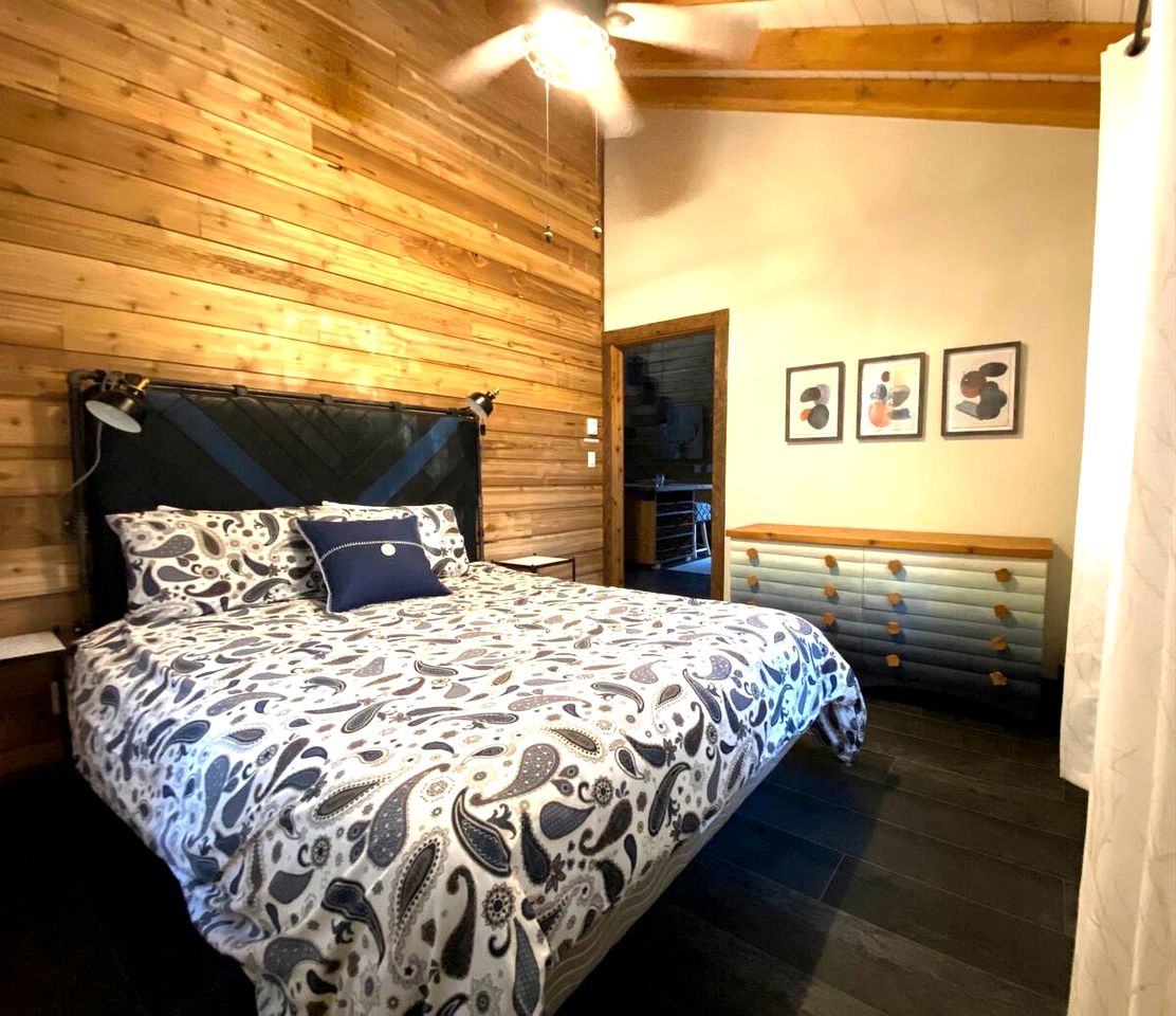 Custom-Built British Columbia Cabin on Shuswap Lake