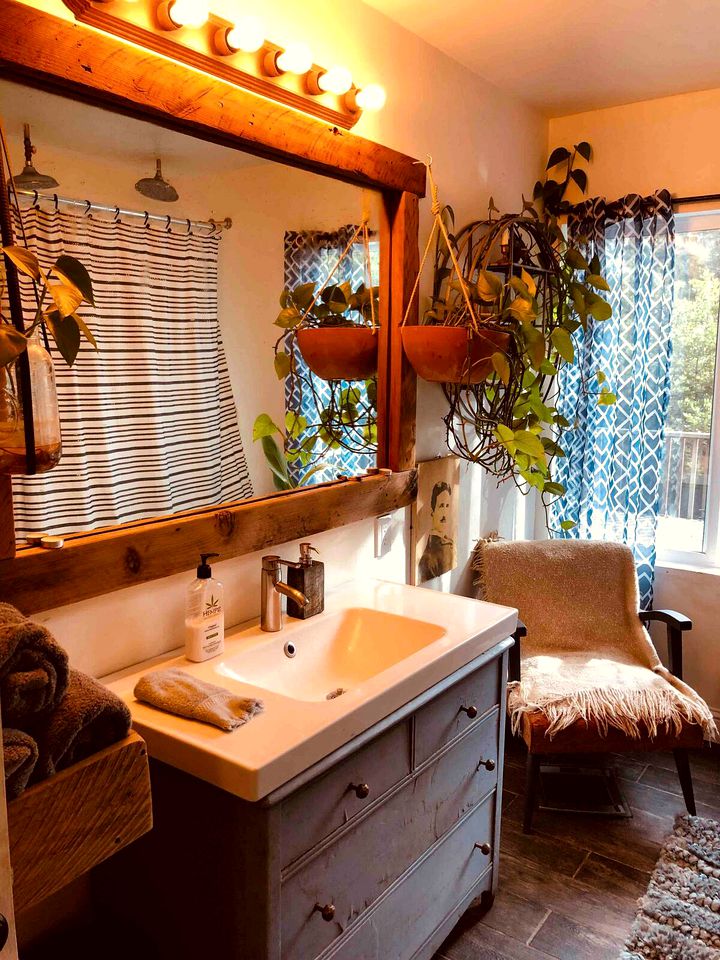 Charming Cabin Rental with a Hot Tub Ideal for a Weekend Getaway from San Francisco