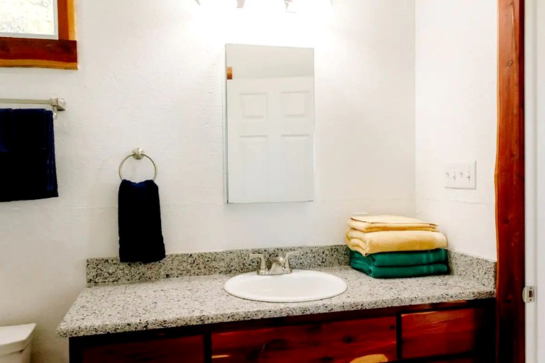 Cabins (Austin, Texas, United States of America)