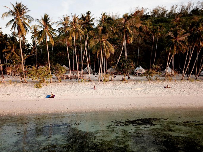 Huts (El Nido, Luzon, Philippines)