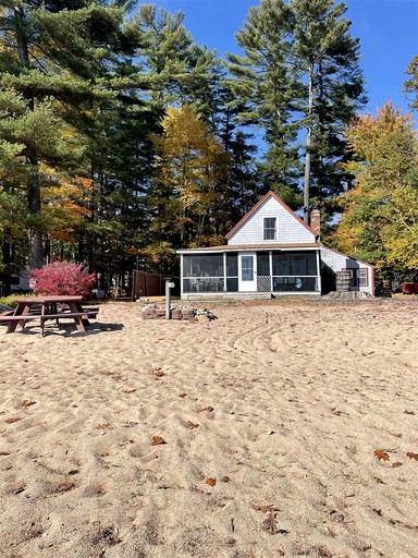 Cabins (United States of America, Sebago, Maine)