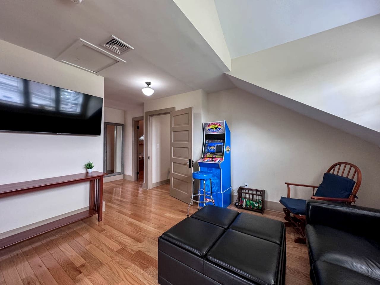 Renovated Spacious Rental Ideal for Groups with Pond Views in New Hampshire