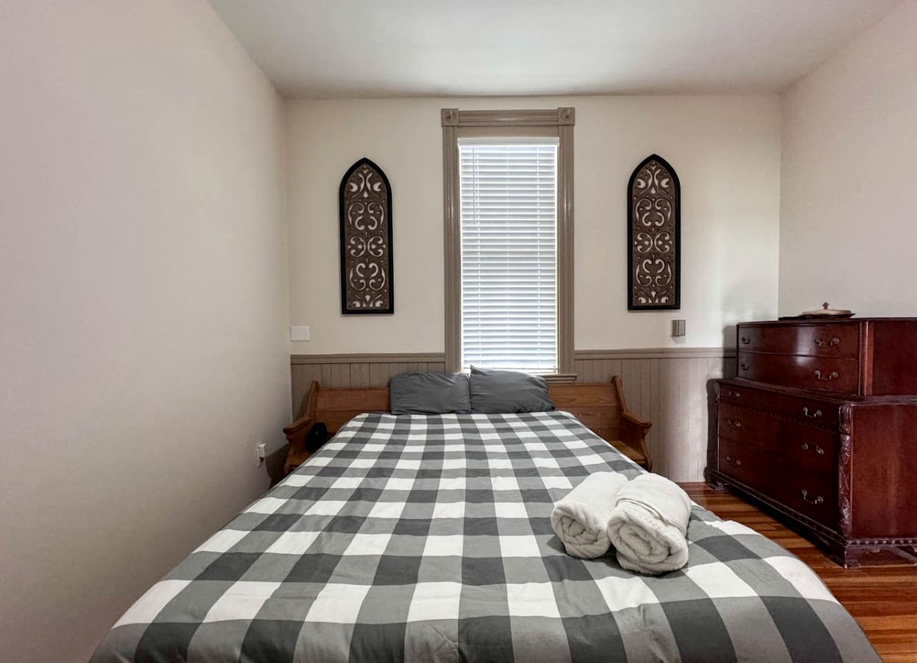 Renovated Spacious Rental Ideal for Groups with Pond Views in New Hampshire