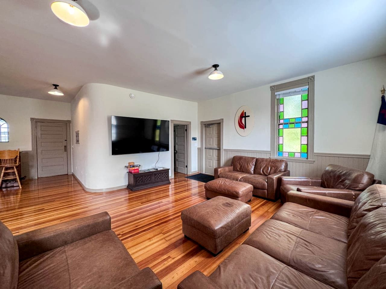 Renovated Spacious Rental Ideal for Groups with Pond Views in New Hampshire