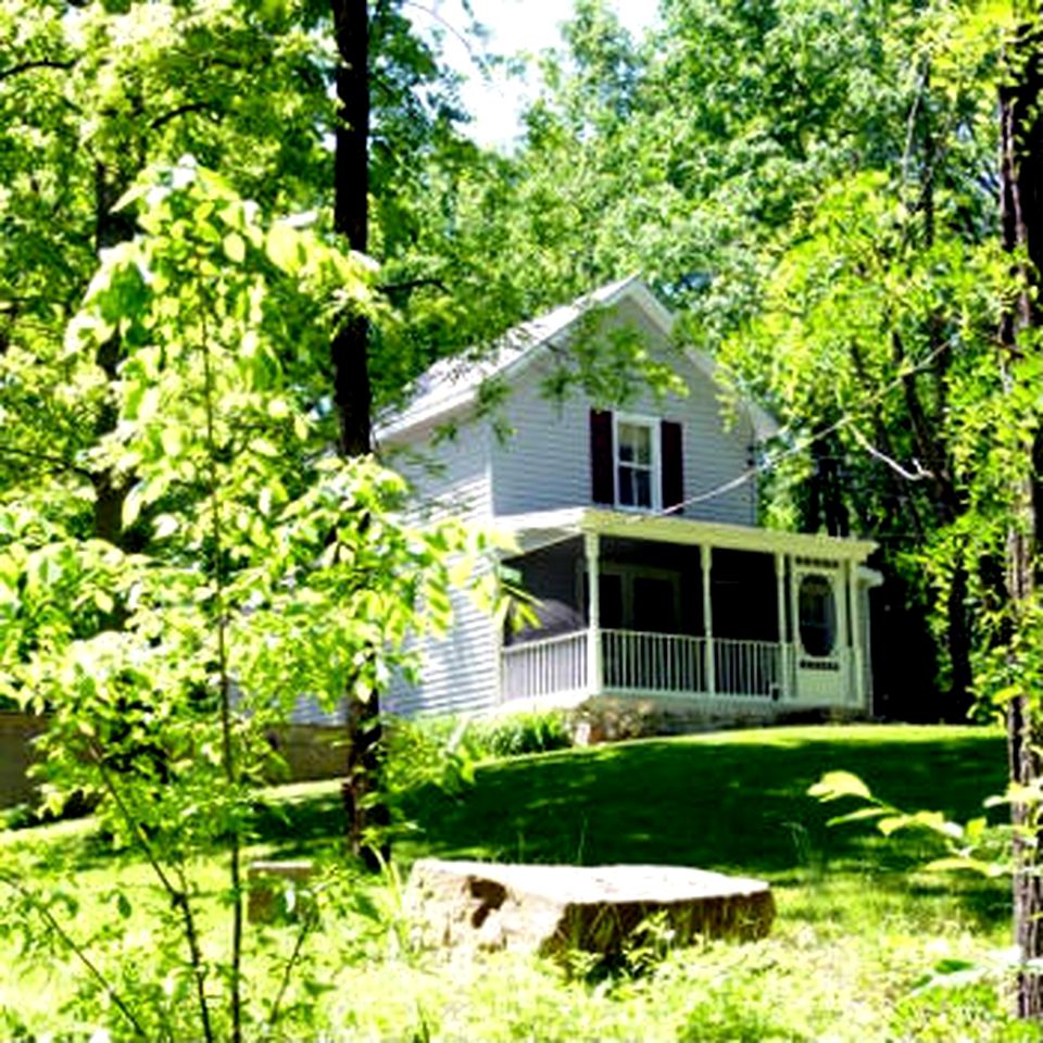 Traditional 1920's Cottage for a Secluded Getaway in the Shenandoah Valley, Virginia