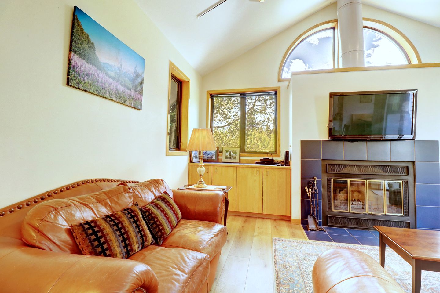 Bright Retreat with New Equipped Deck in Dillon, Colorado