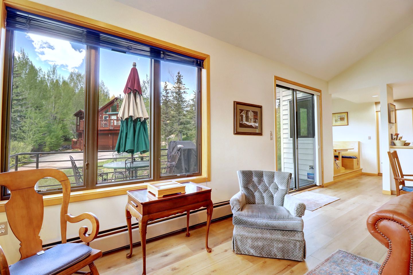 Bright Retreat with New Equipped Deck in Dillon, Colorado