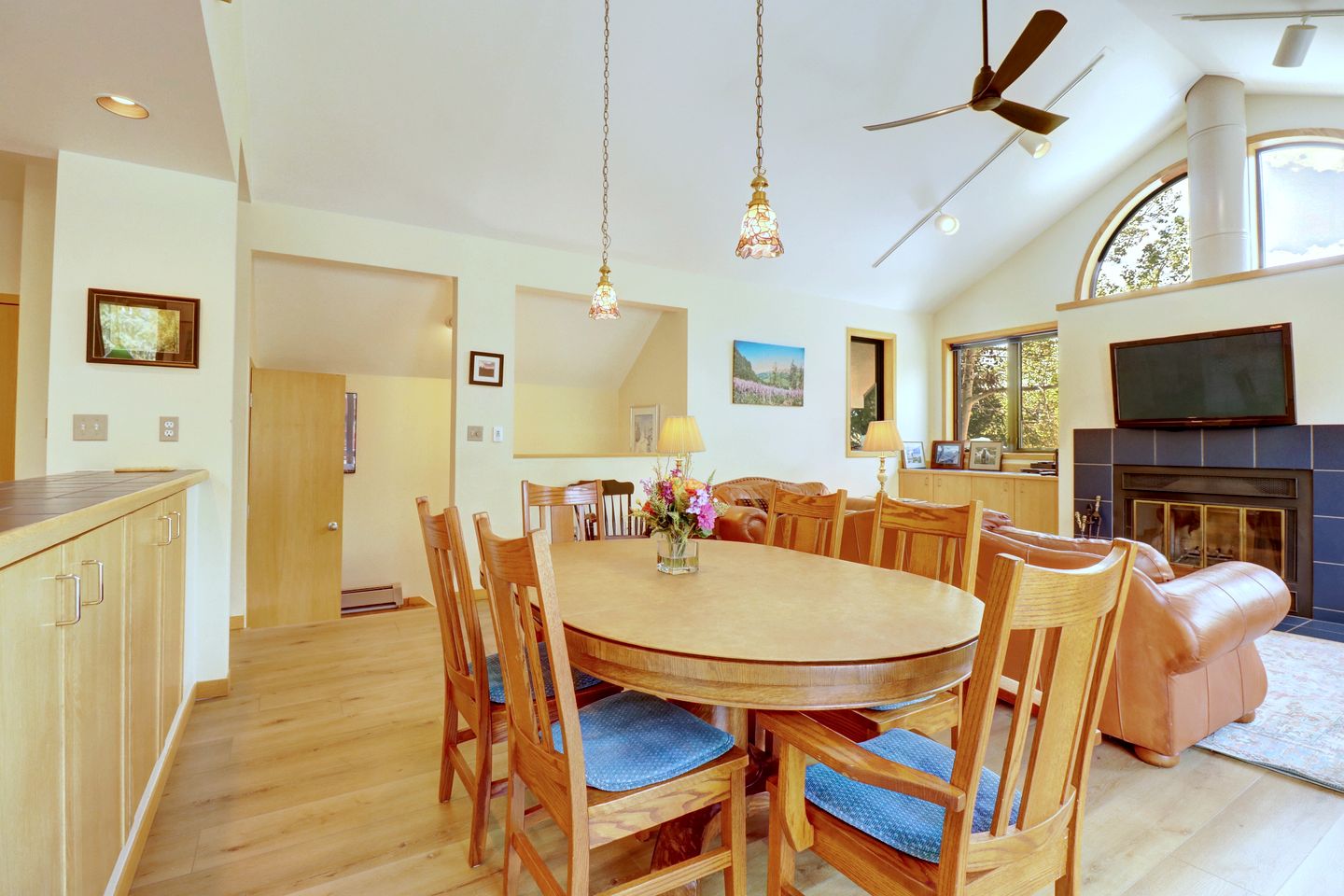 Bright Retreat with New Equipped Deck in Dillon, Colorado