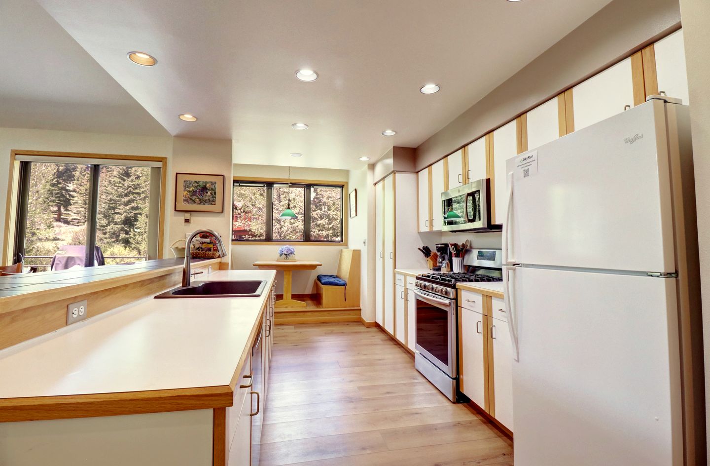 Bright Retreat with New Equipped Deck in Dillon, Colorado