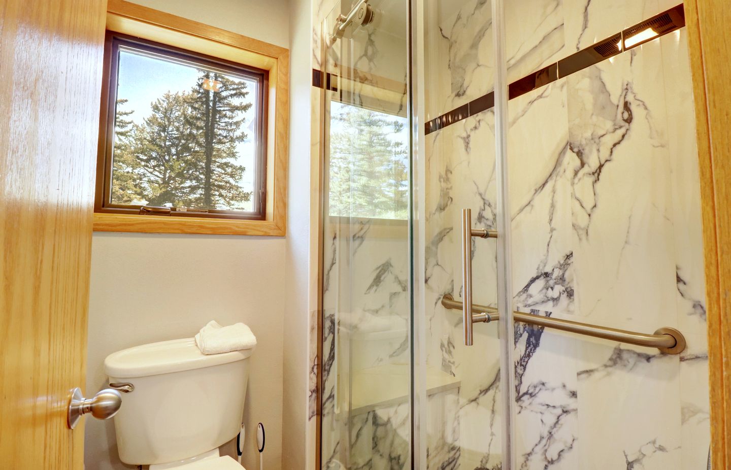 Bright Retreat with New Equipped Deck in Dillon, Colorado