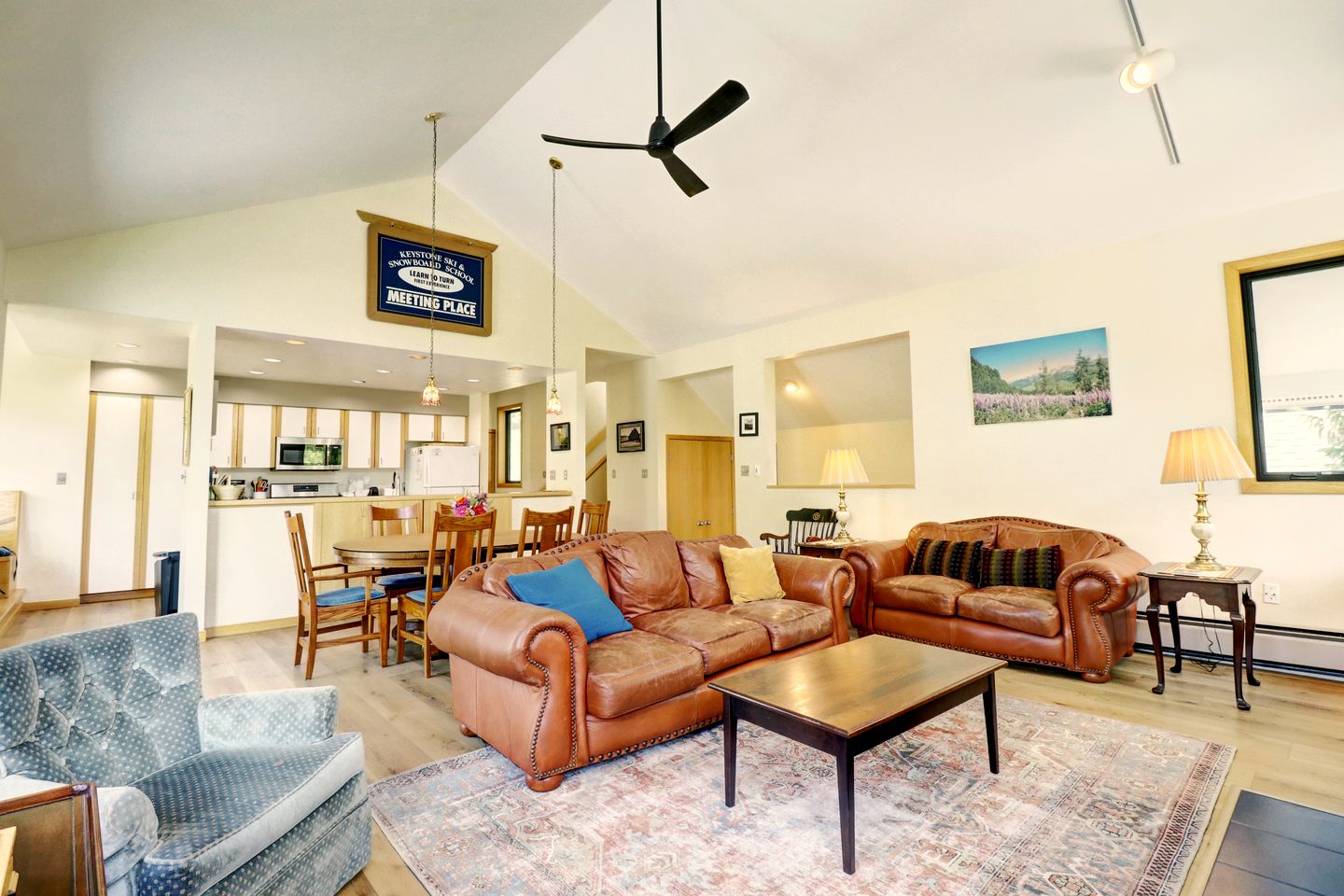 Bright Retreat with New Equipped Deck in Dillon, Colorado