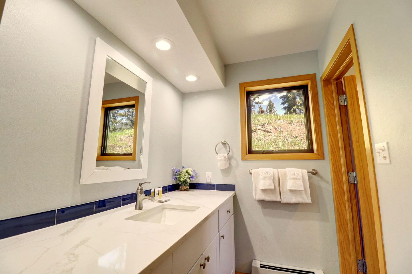 Bright Retreat with New Equipped Deck in Dillon, Colorado