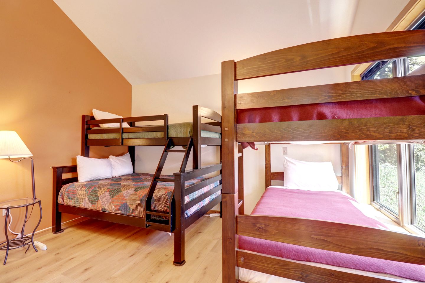 Bright Retreat with New Equipped Deck in Dillon, Colorado