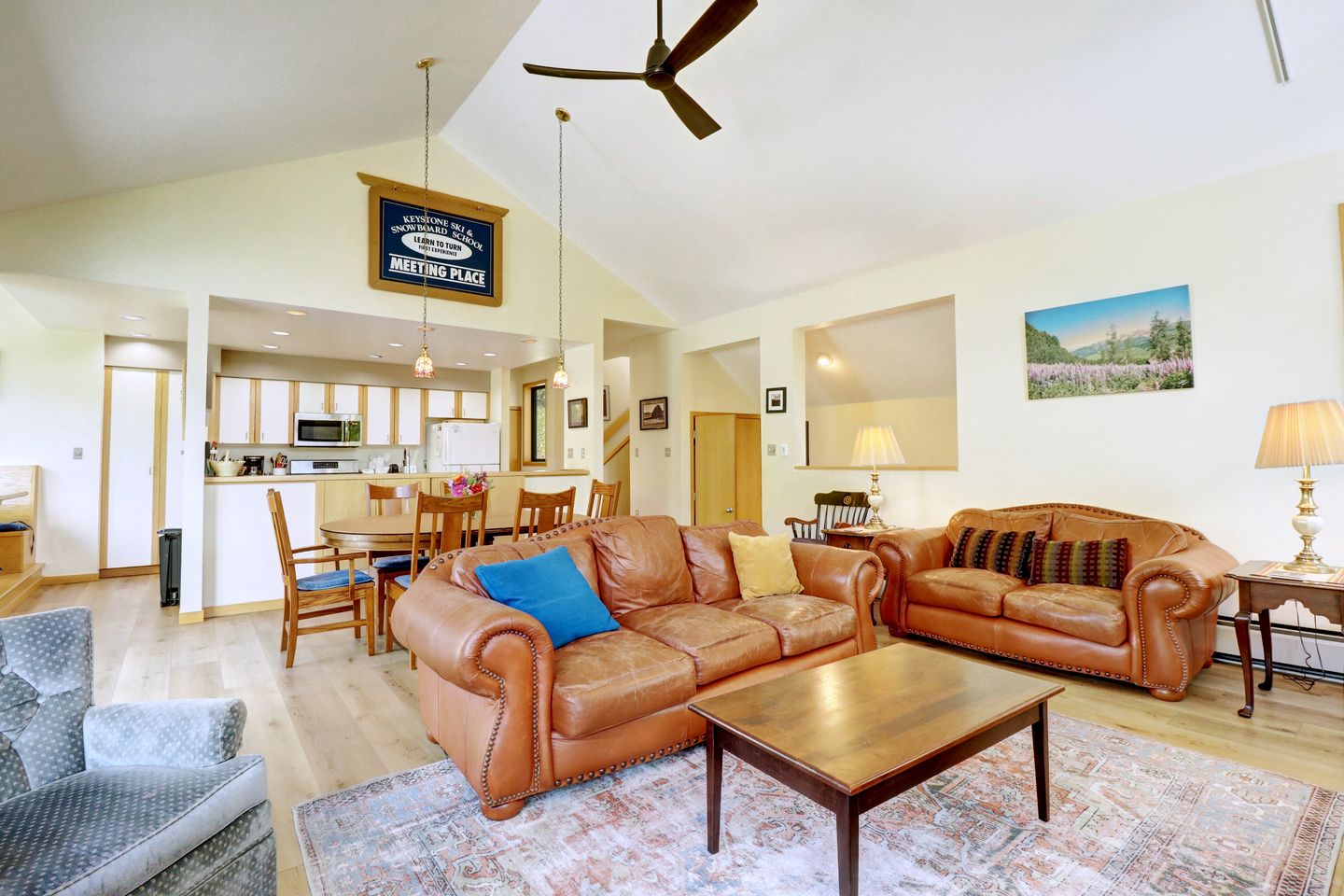 Bright Retreat with New Equipped Deck in Dillon, Colorado