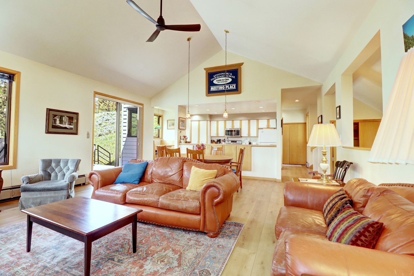 Bright Retreat with New Equipped Deck in Dillon, Colorado