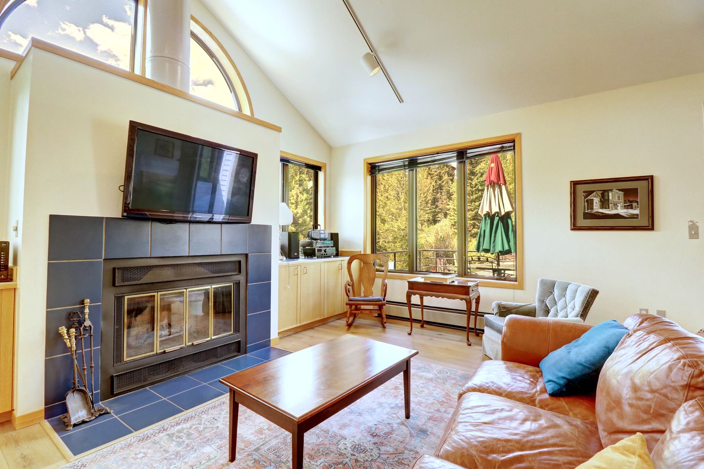 Bright Retreat with New Equipped Deck in Dillon, Colorado