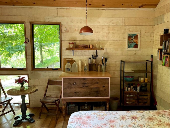 Off Grid Tiny Cabin Ideal for Couples in Burnsville, North Caroline | Cabins (Burnsville, North Carolina, United States of America)