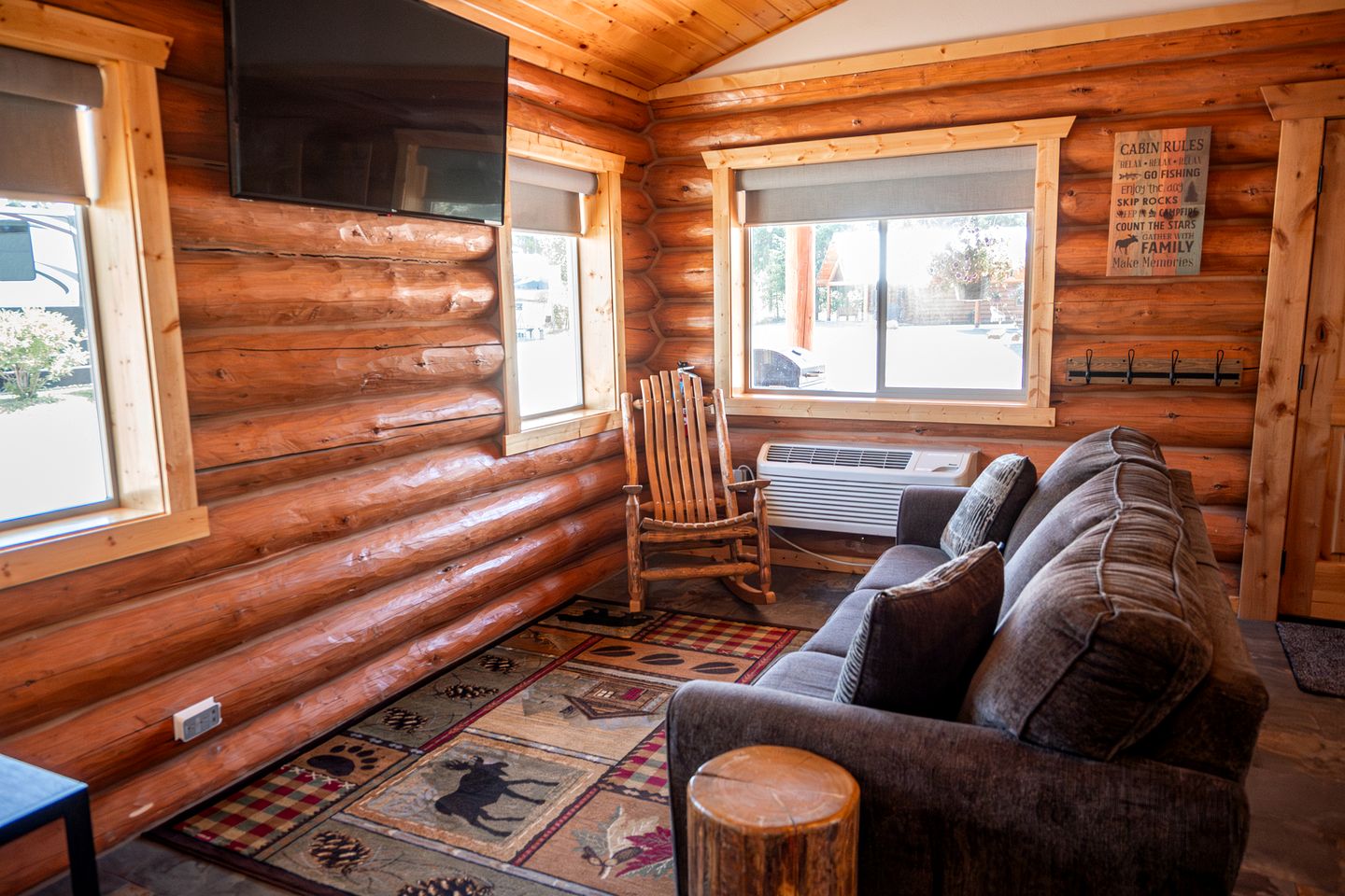 Cozy 1-Bedroom Log Cabin with Full Kitchen & Wi-Fi | Bonners Ferry, Idaho Retreat