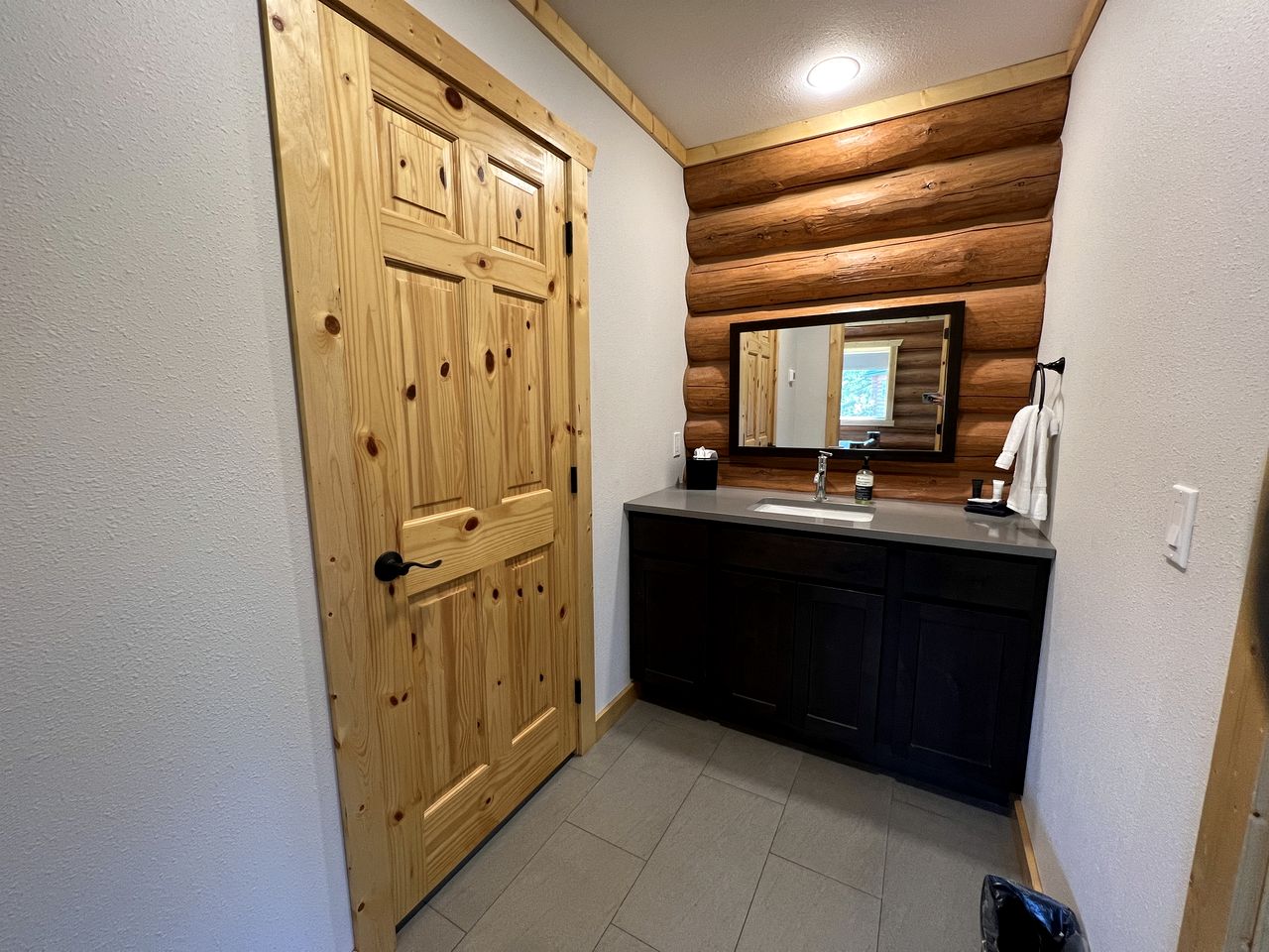 Cozy 1-Bedroom Log Cabin with Full Kitchen & Wi-Fi | Bonners Ferry, Idaho Retreat