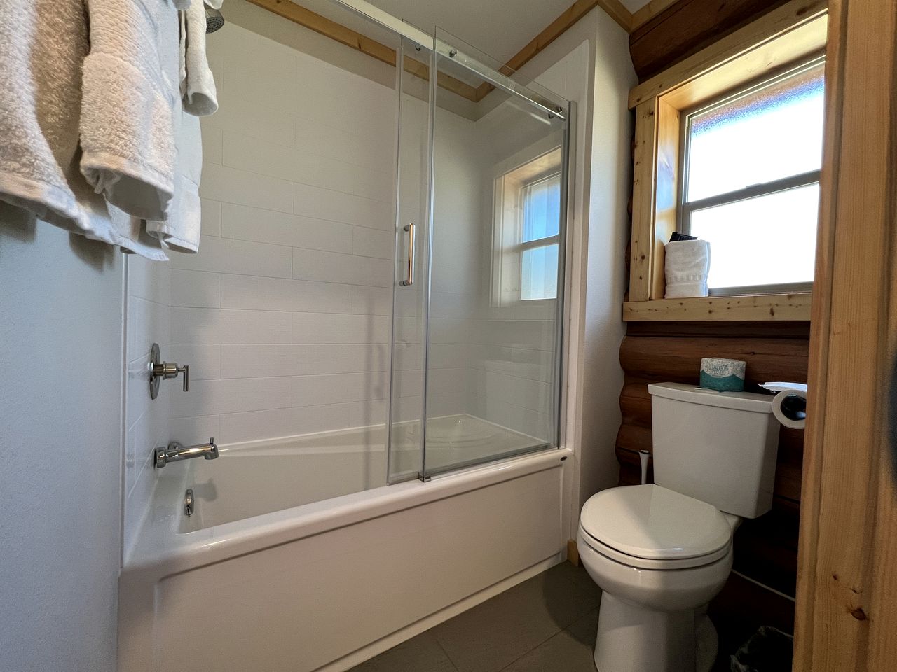 Cozy 1-Bedroom Log Cabin with Full Kitchen & Wi-Fi | Bonners Ferry, Idaho Retreat