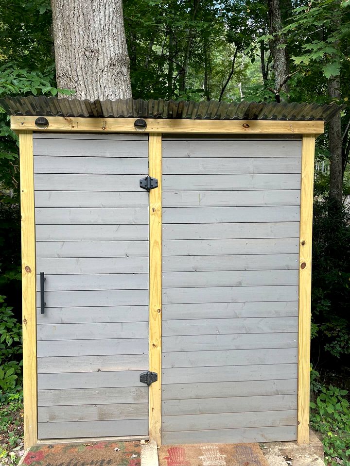 Off Grid Tiny Cabin Ideal for Couples in Burnsville, North Carolina