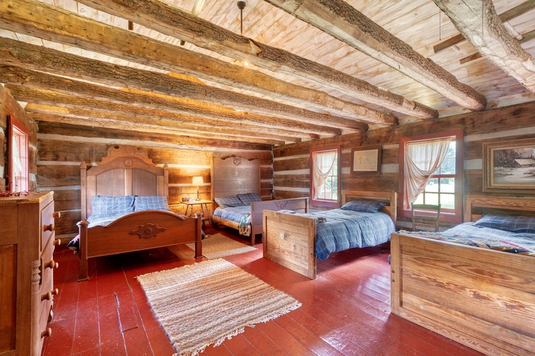 Enchanting Vacation Rental on Working Alpaca Farm near Kokomo, Indiana | Cabins (Flora, Indiana, United States of America)