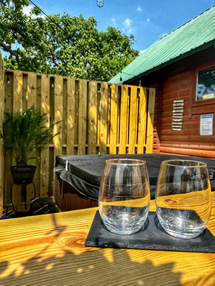 Relaxing Lakefront Cabin with Hot Tub, Starry Nights, Trails & Scenic Vineyards in Texas