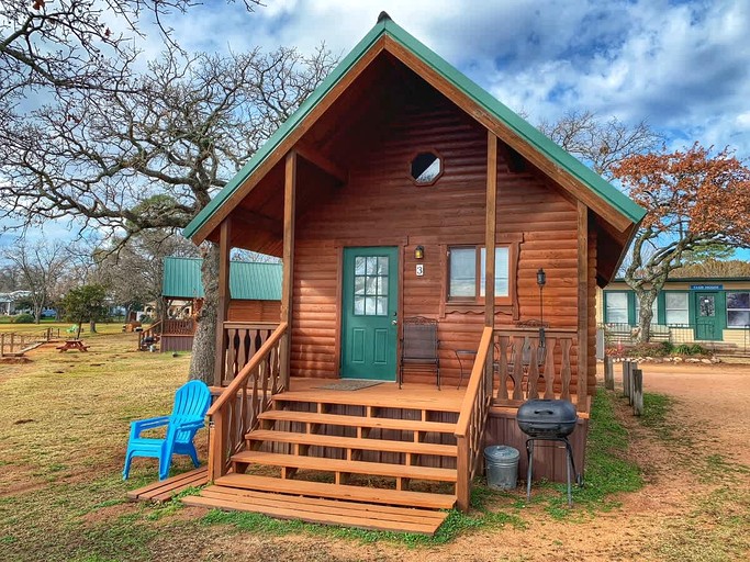 Tranquil Lake Buchanan Cabin with Hot Tub and Panoramic Hill Country Views in Texas